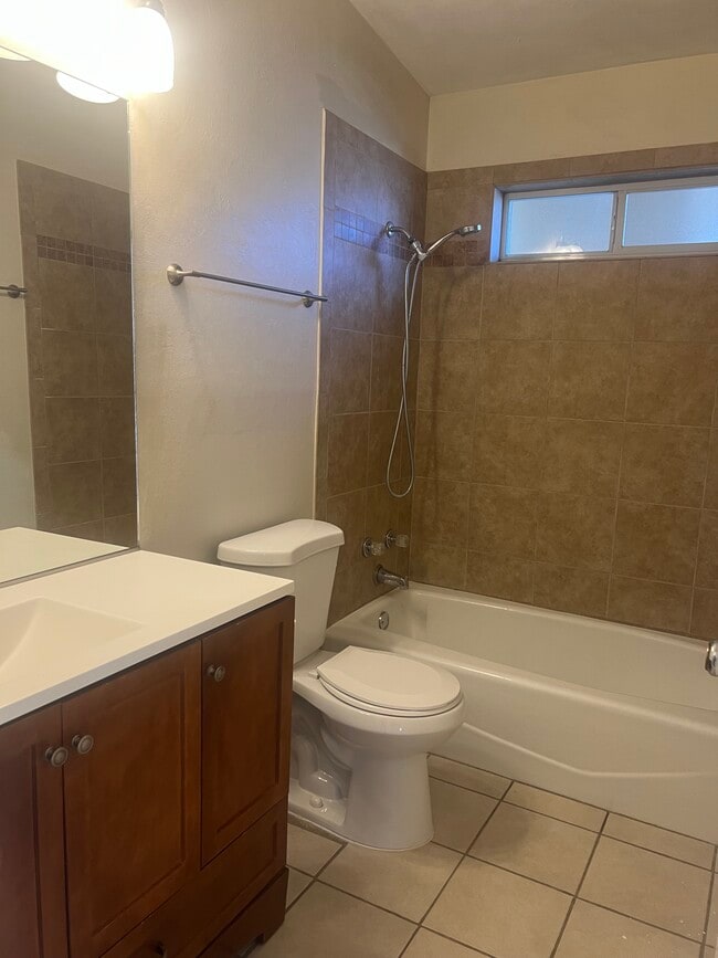 Foto del edificio - 824 Clovis Ave