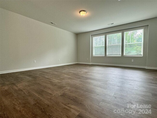 Building Photo - 8312 Waxhaw Hwy