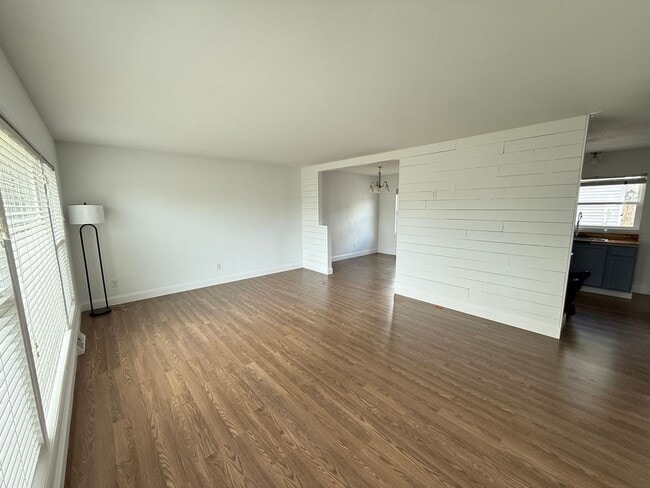 Foto del edificio - Spacious 4 bedroom home in Forest Park