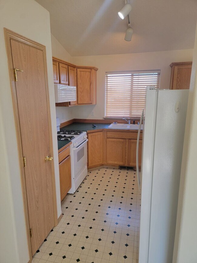 Foto del edificio - 3 Bedroom Home North End Of Northwood - Gr...