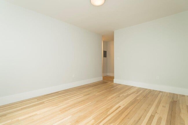 Building Photo - $2,650/month Brighton | 1 Bedroom | 1 Bathroom | 585 SF | Available 09/01/2026