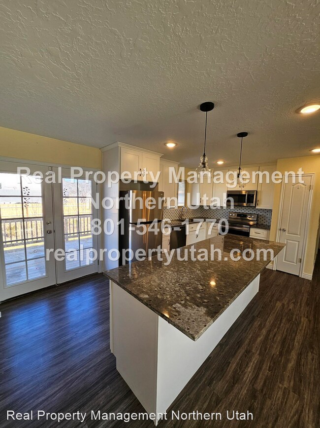 Foto del edificio - 4 br, 2 bath House - 651 W. 550 N.