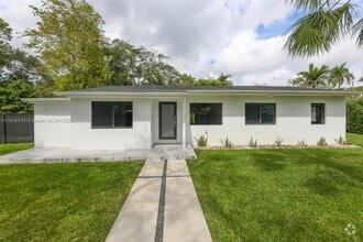 Building Photo - 5895 SW 50th Terrace