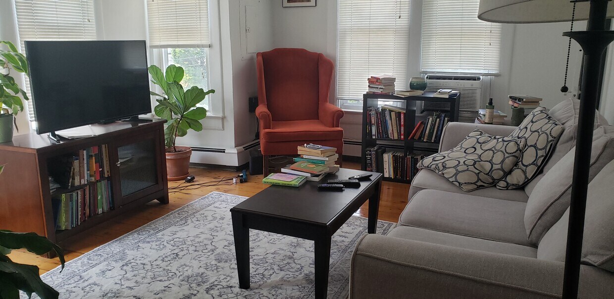 Primary Photo - 82 Linden Pl