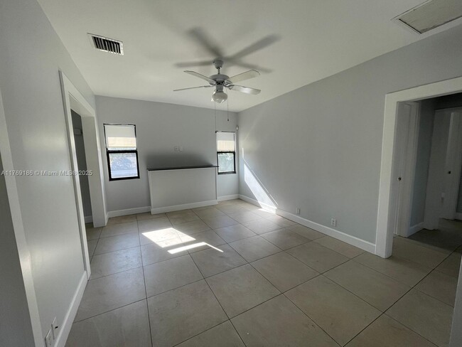 Building Photo - 423 53rd St