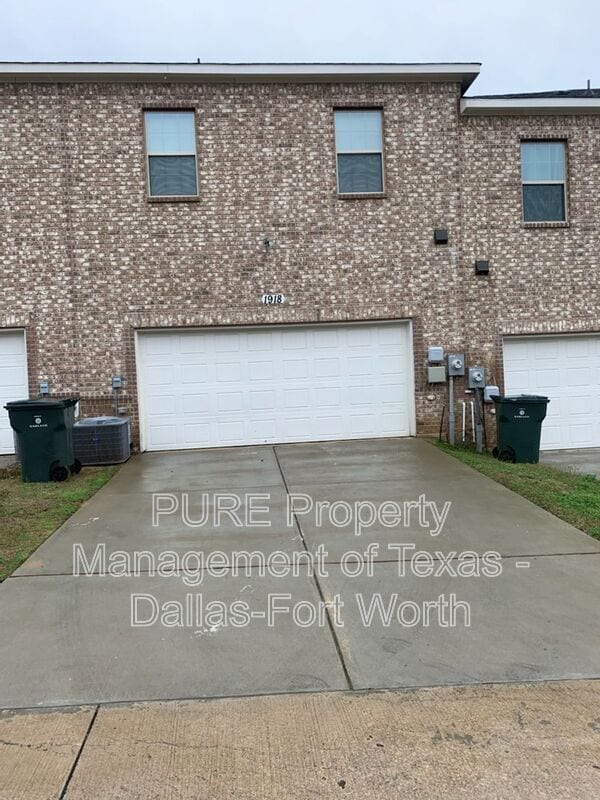 Building Photo - 1918 Timber Oaks Dr