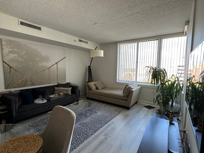 Foto del edificio - 1020 N Highland St