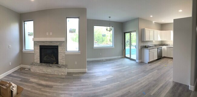 Building Photo - 5701 E Porcupine Ave