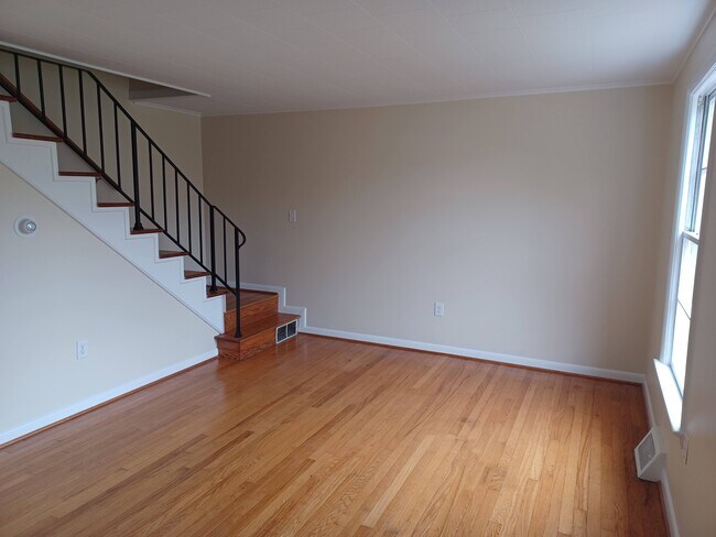 Building Photo - 222 E Whitlock Ave