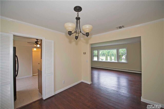 Building Photo - 1350 Oyster Bay Rd