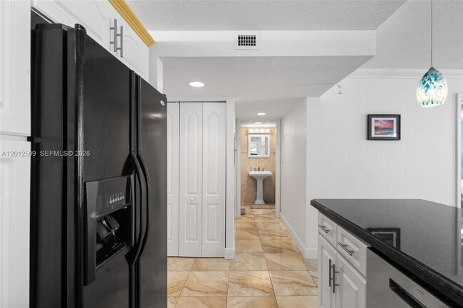 Building Photo - 401 Ocean Dr