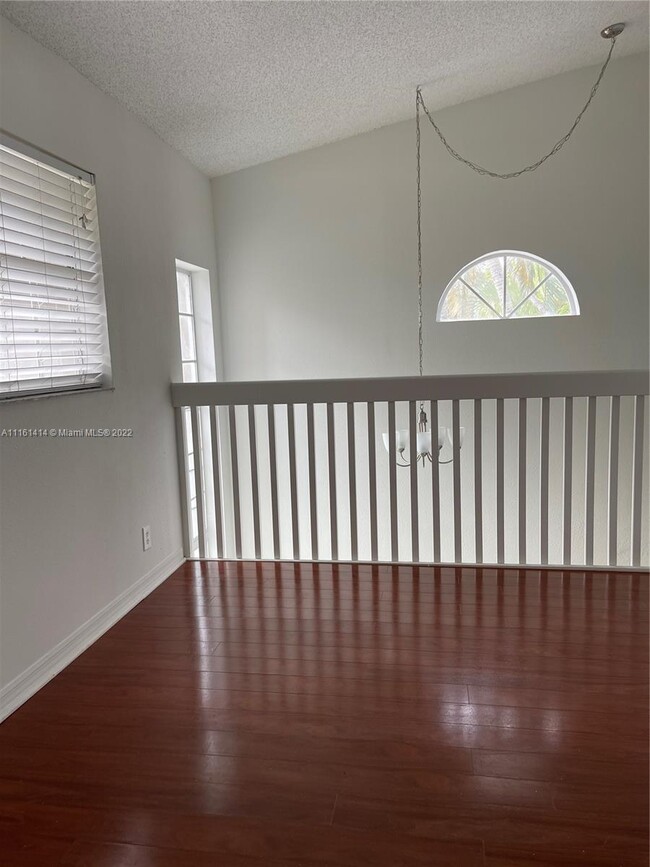Foto del edificio - 3840 NW 122nd Terrace