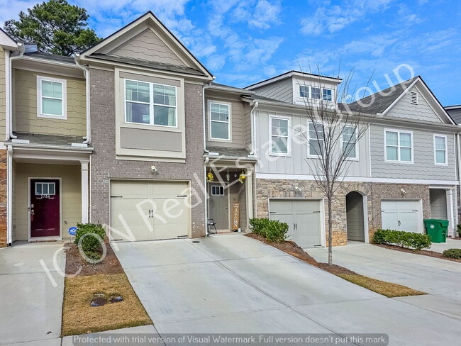 Building Photo - Spacious 3/2.5 Townhome