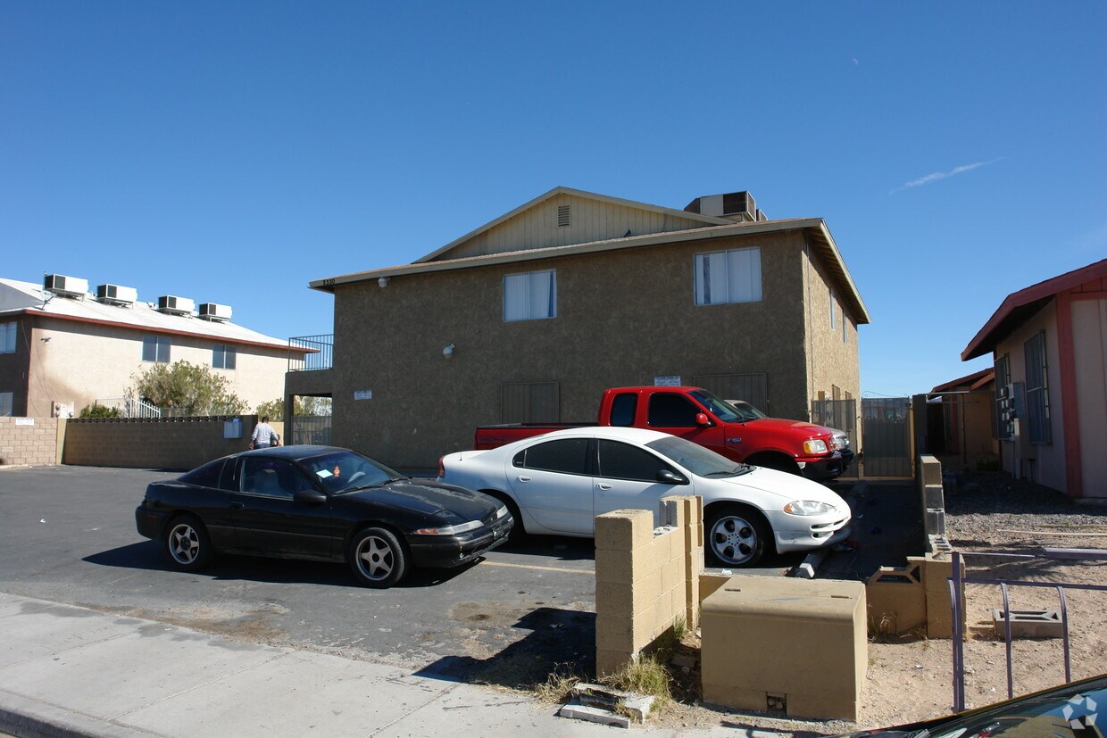 Building Photo - 2330 Dolly Ln