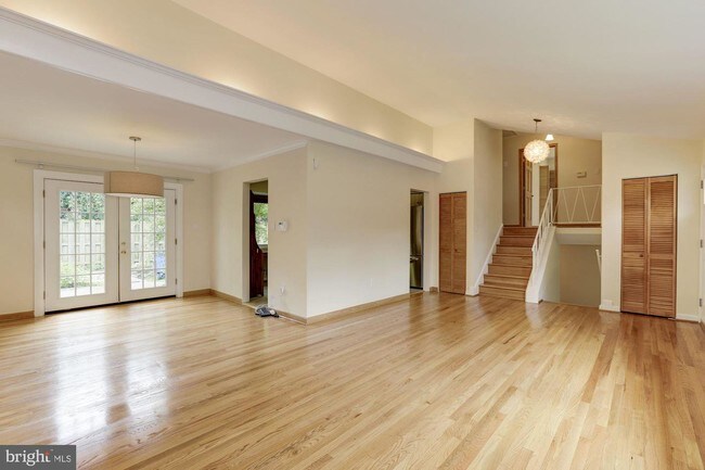 Foto del edificio - 8810 Spring Valley Rd