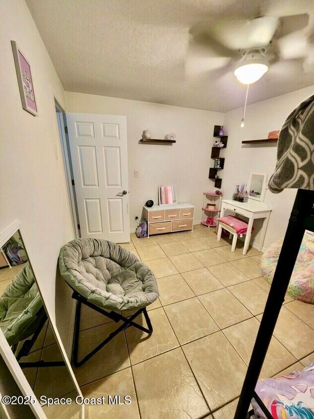 Foto del edificio - 1228 E Azalea Ct