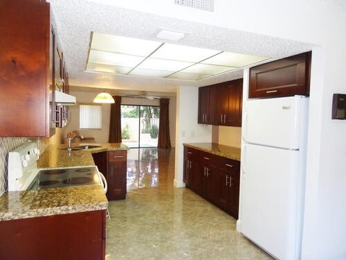 Foto del edificio - 1300 NW 13th St