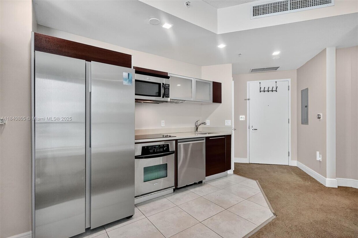 Foto principal - 1900 N Bayshore Dr
