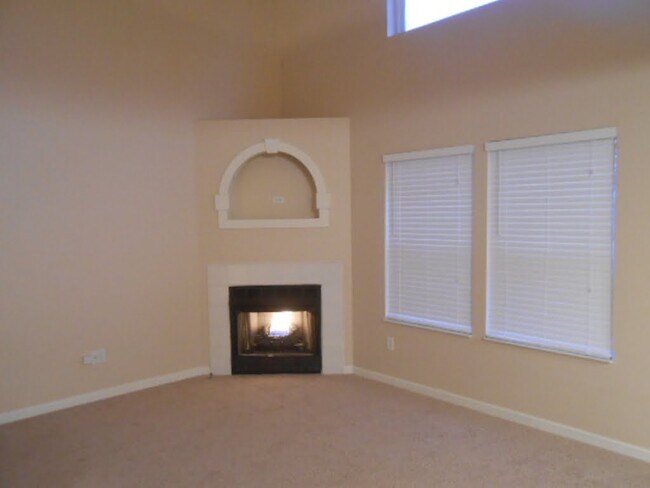 Foto del edificio - 368 Evergreen Cir