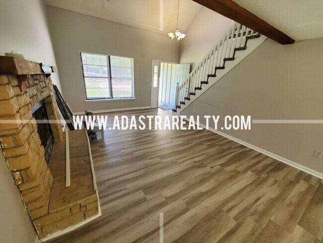 Foto del edificio - Beautiful Lenexa Duplex-Available in SEPTE...
