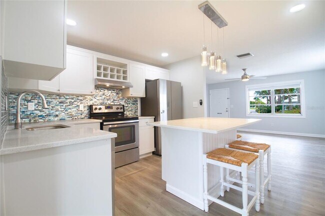 Building Photo - 4470 Mainlands Blvd W