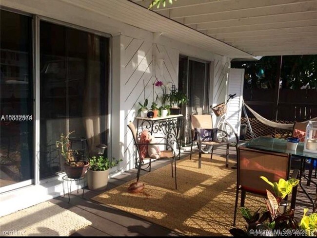 Foto del edificio - 1 br, 1 bath Apartment - 230 Hendricks Isle