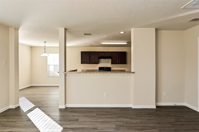Foto del edificio - 715 North Ella Creek Drive