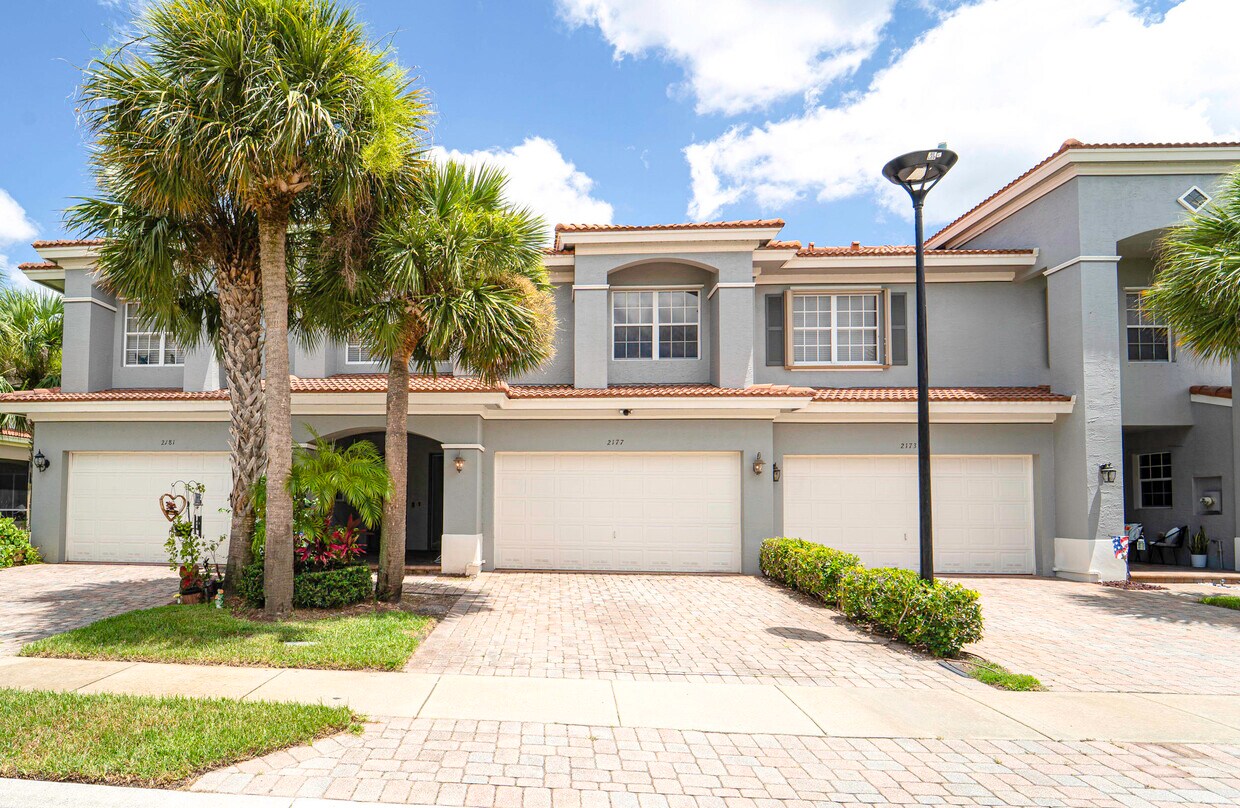 Foto principal - 2177 SW Cape Cod Dr