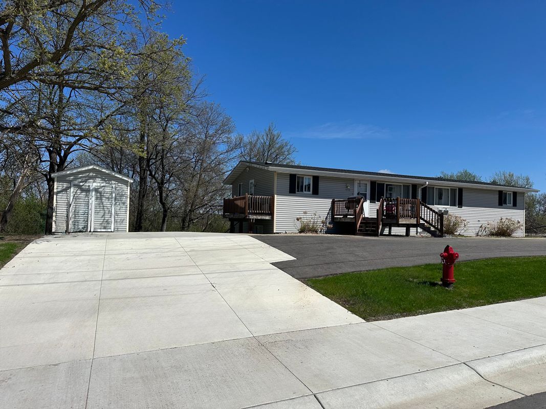 Primary Photo - 520 W State St