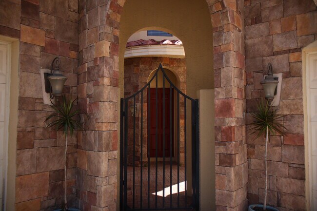 Foto del edificio - 10345 Medicis Pl