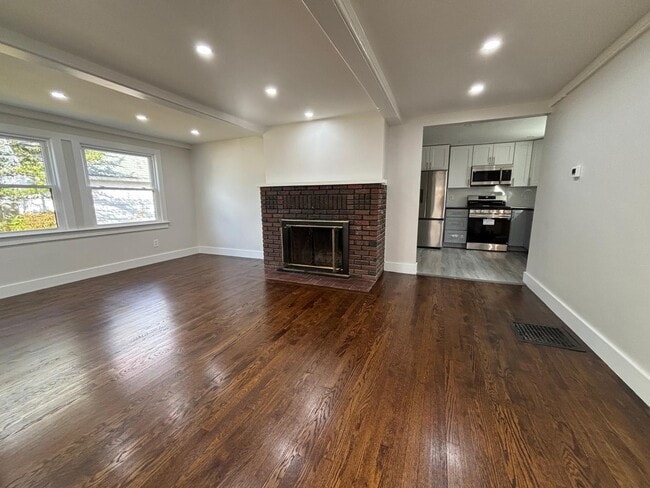 Building Photo - 2 Scofield Pl