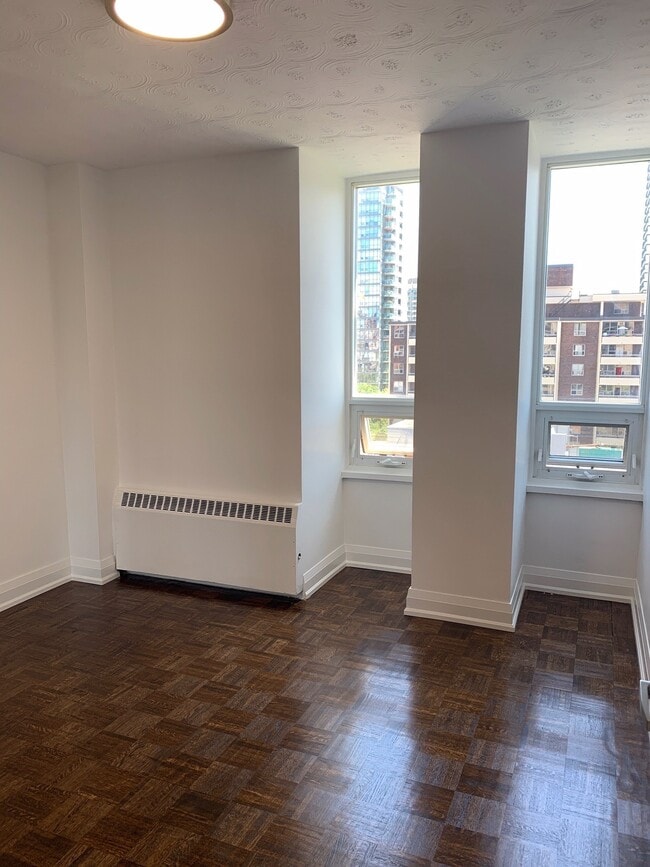 Building Photo - 100 Maitland St