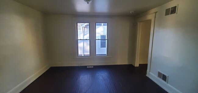 Building Photo - 3 Bedroom 1 Bathroom House