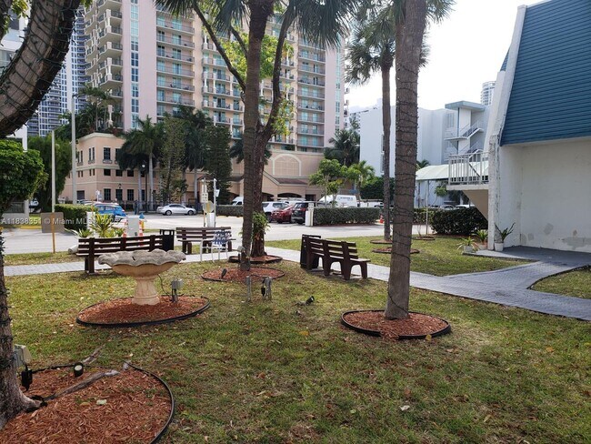 Foto del edificio - 200 177th Dr