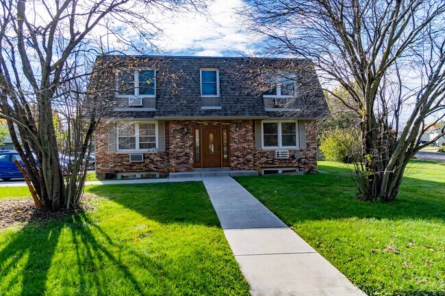 Building Photo - 1515 Golfview