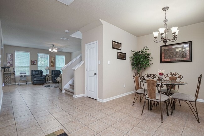 Foto del edificio - Charming 2-Story Home