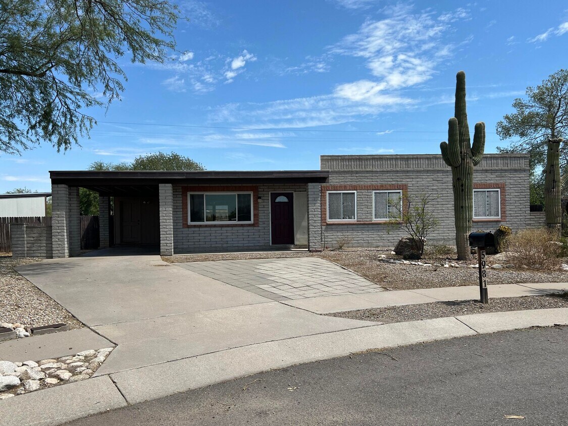 Foto principal - 5981 N Sebba Pl