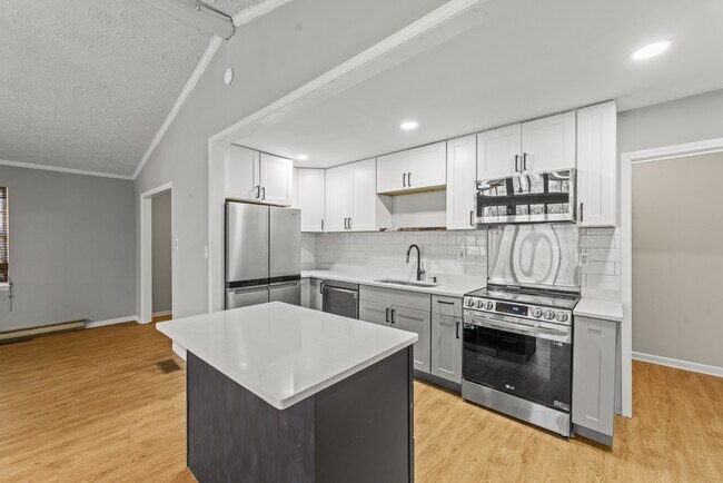 Building Photo - 4421 Jacobs Dr SW