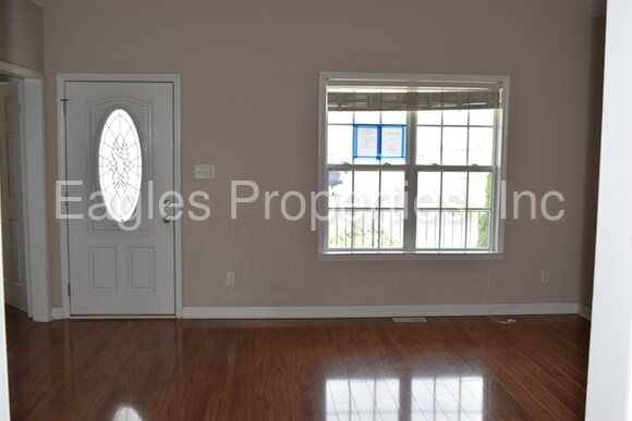Building Photo - 105 Heron Pl