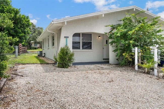 Building Photo - 3317 NE Jeannette Dr