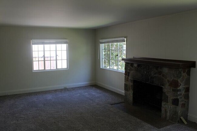 Foto del edificio - 1115 Capuchino Ave