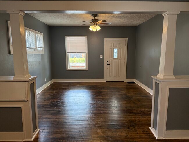 Foto del edificio - 5028 E New York St