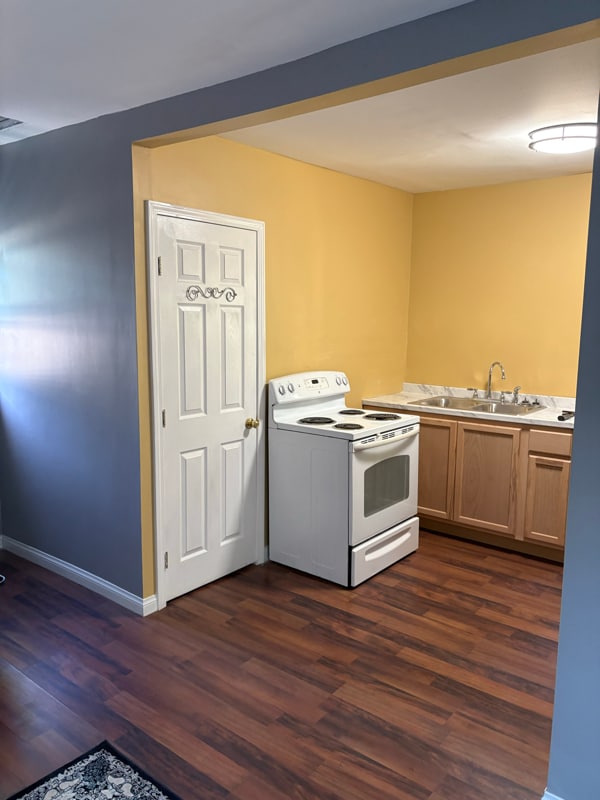 Foto principal - 240 W Terrace St