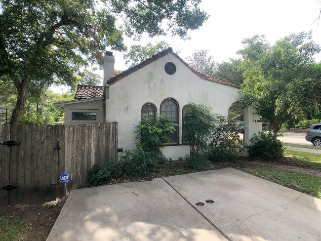 Building Photo - 3111 Harris Park Ave