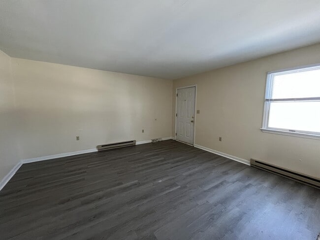 Building Photo - 702 Thomas Ln