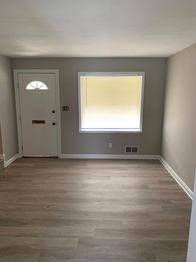 Building Photo - 2 Bedroom 2 Bathroom Home