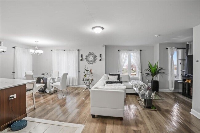 Foto del edificio - 7022 Cottage Ave
