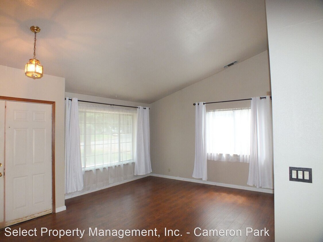 Primary Photo - 3 br, 2 bath House - 2740 Hillcrest Drive
