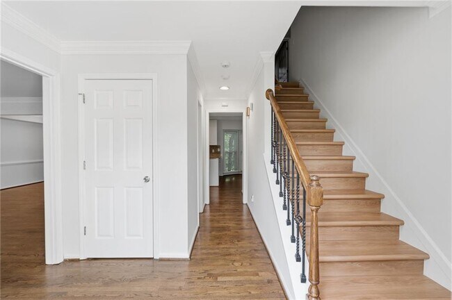 Foto del edificio - 620 Brook Landing Ct