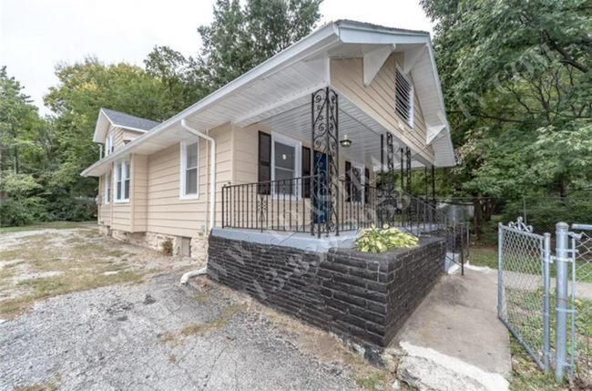 Foto del edificio - ADORABLE 3 bedroom 1 bathroom home in KCMO...